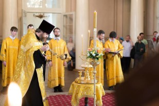 Праздничная церковная служба в день памяти первоверховных апостолов Петра и Павла