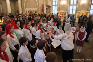 ШКОЛА ДУХОВНОГО ПЕНИЯ. Учащиеся ШДП на Божественной литургии (фото)