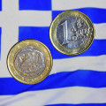 Греческий Евро и флаг Греции